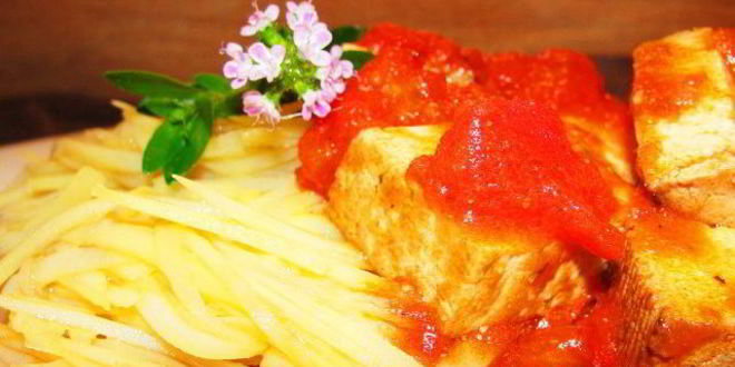 Рецепт Салата картофельного Азиатская нотка с копченым тофу в томатном соусе