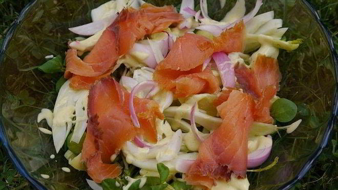 Рецепт салата с картофелем, фенхелем и копченой семгой