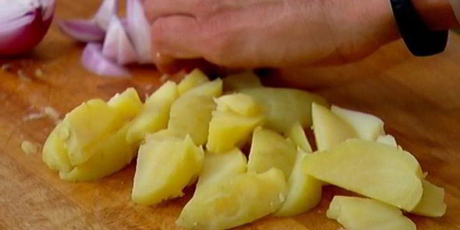 Рецепт салата с картофелем, фенхелем и копченой семгой