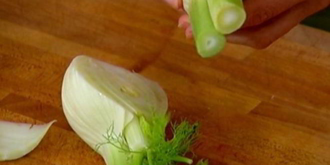 Рецепт салата с картофелем, фенхелем и копченой семгой