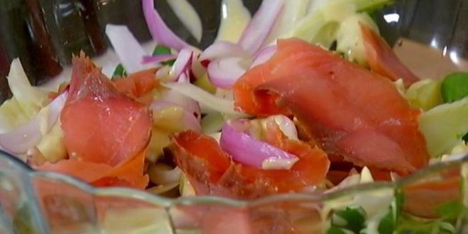 Рецепт салата с картофелем, фенхелем и копченой семгой