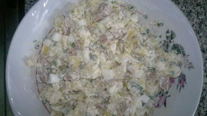 Рецепт салата с картошкой и консервированными кальмарами