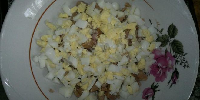 Рецепт салата с картошкой и консервированными кальмарами