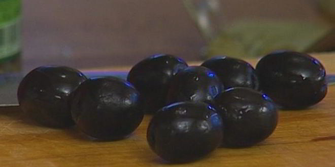 Рецепт салата с запеченным картофелем, беконом и помидорами