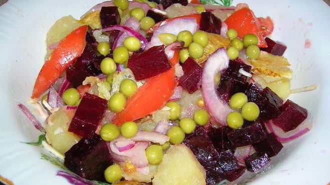 Рецепт теплого картофельного салата с крымским луком