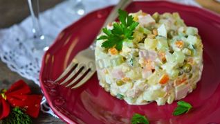 Рецепт Оливье классический со свежими огурцами