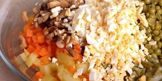 Рецепт оливье с грибами