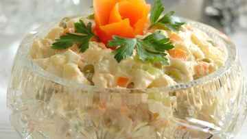 Рецепт Оливье с кисло-сладкими яблоками