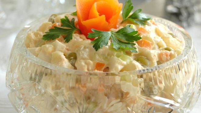 Рецепт оливье с кисло-сладкими яблоками