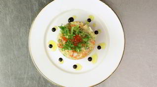 Рецепт Оливье с копченой рыбой и камчатским крабом