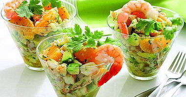 Рецепт Оливье с креветками и авокадо