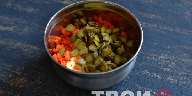 Рецепт оливье с семгой и красной икрой