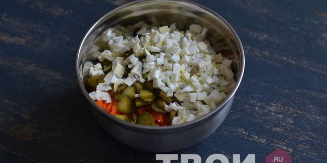 Рецепт оливье с семгой и красной икрой