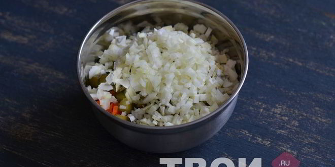 Рецепт оливье с семгой и красной икрой