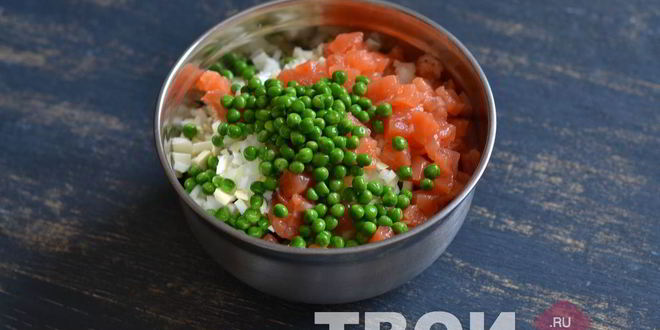 Рецепт оливье с семгой и красной икрой