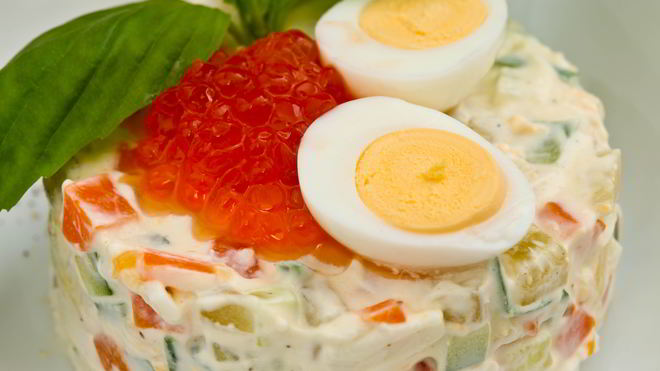 Рецепт салата оливье с икрой