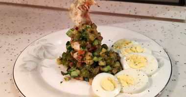 Рецепт Вегетарианского оливье с сельдереем и горчичным соусом