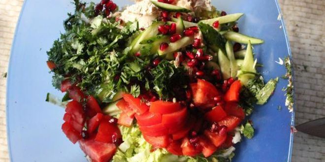 Рецепт овощного салата с курицей