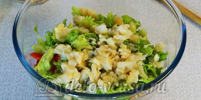 Рецепт овощного салата с сухариками