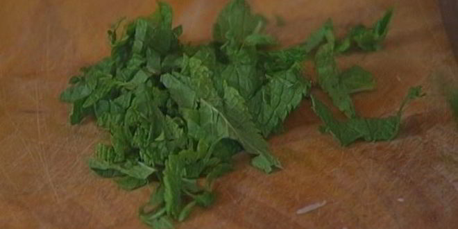 Рецепт салата из огурцов и курицы