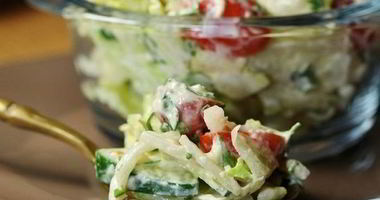 Рецепт Салата из свежих овощей с сырно-горчичной заправкой