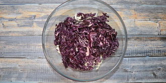 Рецепт салата коул слоу с краснокочанной капустой