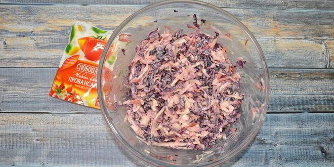 Рецепт салата коул слоу с краснокочанной капустой