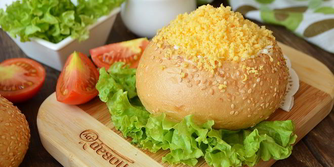 Рецепт Булочек, фаршированных салатом Мимоза