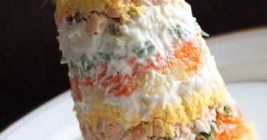 Рецепт Порционного салата Мимоза с лососем