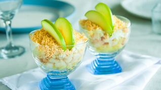 Рецепт Салата Мимоза с копченой рыбой и с яблоком