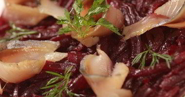 Рецепт Слабосоленой атлантической сельди под шубой из молодых овощей