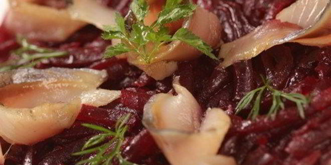 Рецепт Слабосоленой атлантической сельди под шубой из молодых овощей