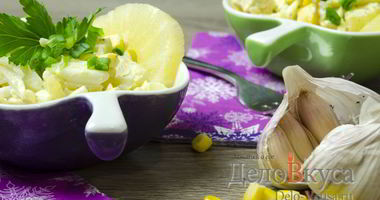 Рецепт Салата с ананасами, курицей, сыром и кукурузой