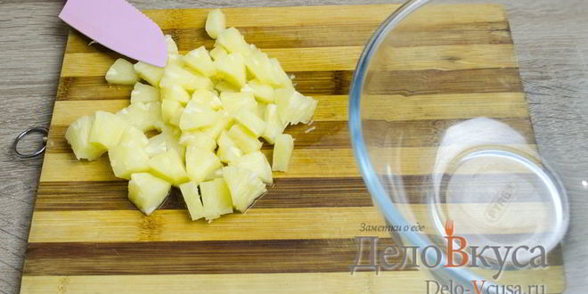 Рецепт салата с ананасами, курицей, сыром и кукурузой