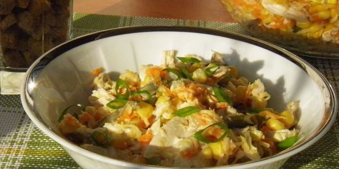 Рецепт Салата с кириешками и курицей