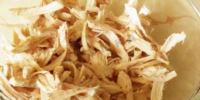 Рецепт салата с кириешками и курицей