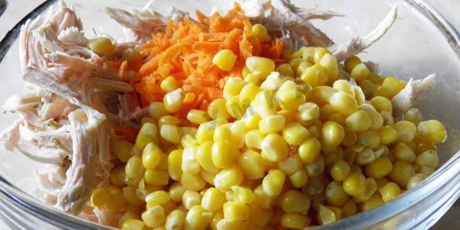 Рецепт салата с кириешками и курицей