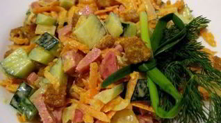 Рецепт Салата с колбасой полукопченой