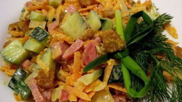 Рецепт Салата с колбасой полукопченой