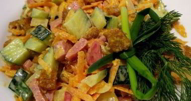 Рецепт Салата с колбасой полукопченой