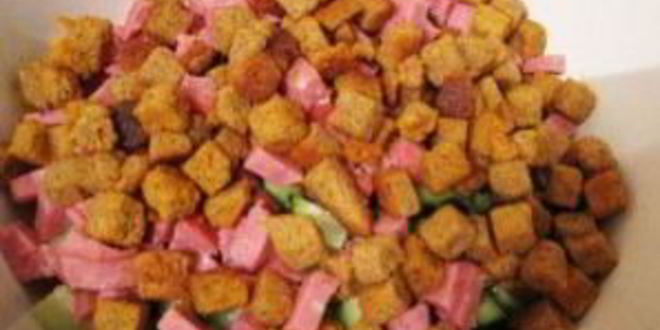 Рецепт салата с колбасой полукопченой