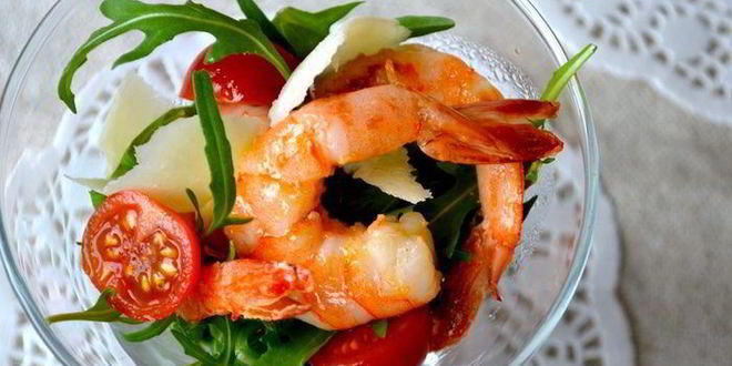 Рецепт салата с креветками и руколой