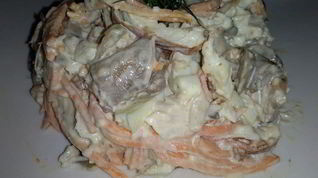 Рецепт Салата с курицей, омлетом и корейской морковью