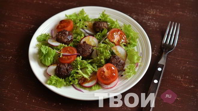 Рецепт салата с мясными шариками и овощами