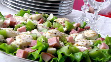 Рецепт Салата с мясом, киви и горчично-апельсиновым соусом