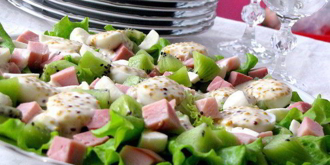 Рецепт Салата с мясом, киви и горчично-апельсиновым соусом