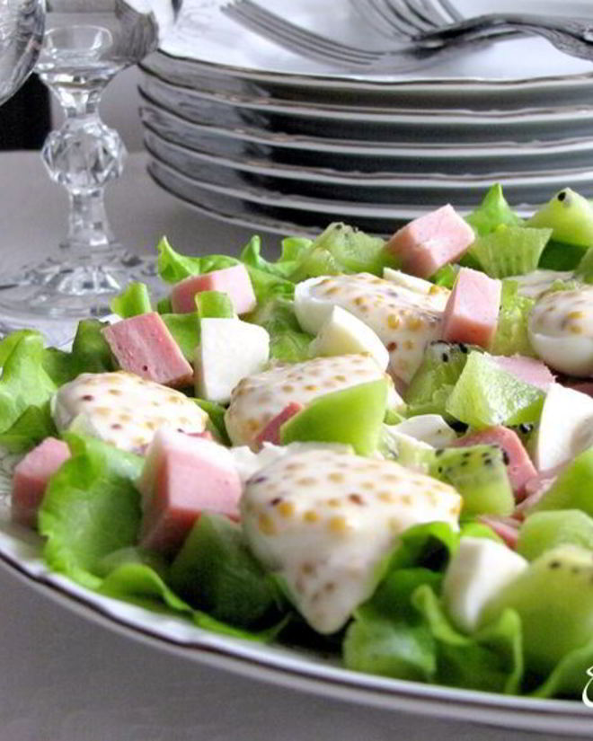 Рецепт салата с мясом, киви и горчично-апельсиновым соусом