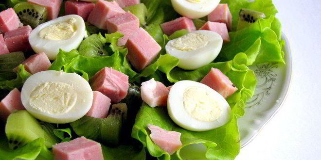 Рецепт салата с мясом, киви и горчично-апельсиновым соусом