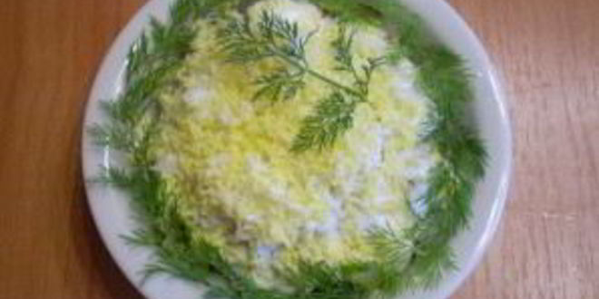 Рецепт салата с печенью куриной слоеный