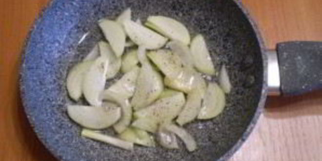 Рецепт салата с печенью куриной слоеный